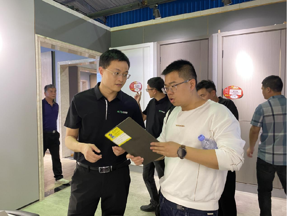 永安林業(yè)藍(lán)豹家居成功舉辦第27屆大型工廠團(tuán)購會(huì)