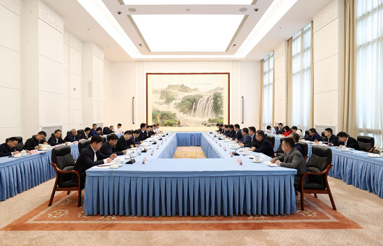 余紅輝拜會貴州省長李炳軍并舉行工作會談