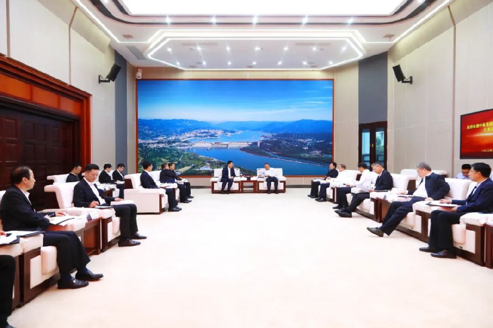 余紅輝拜訪中國三峽集團黨組書記、董事長雷鳴山