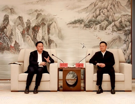 余紅輝與湖北省委常委、襄陽(yáng)市委書(shū)記王祺揚(yáng)舉行會(huì)談