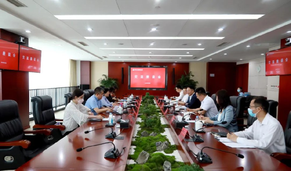 余紅輝與南方科技大學(xué)教授、工程技術(shù)創(chuàng)新中心（北京）主任胡清一行交流座談