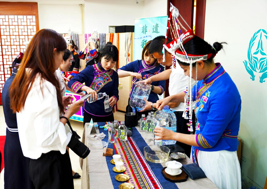 余紅輝會見浙江省景寧畬族自治縣委書記翁志鴻一行