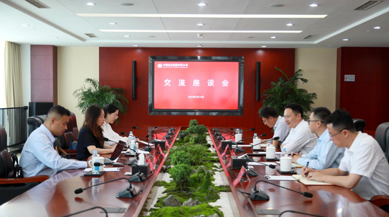 余紅輝與國家開發(fā)銀行湖南分行黨委書記、行長宋征座談