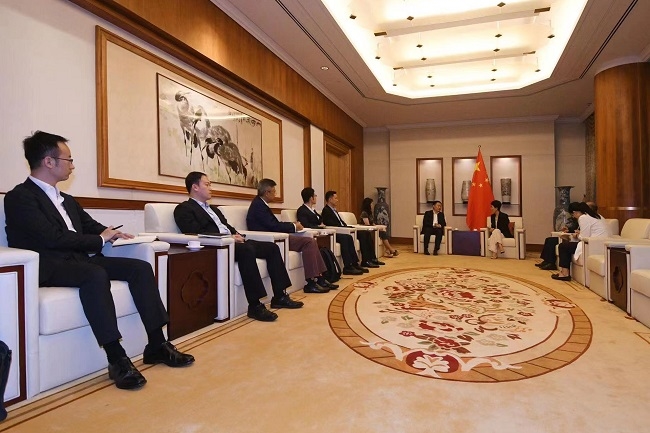 余紅輝拜會中華人民共和國駐新加坡特命全權大使孫海燕