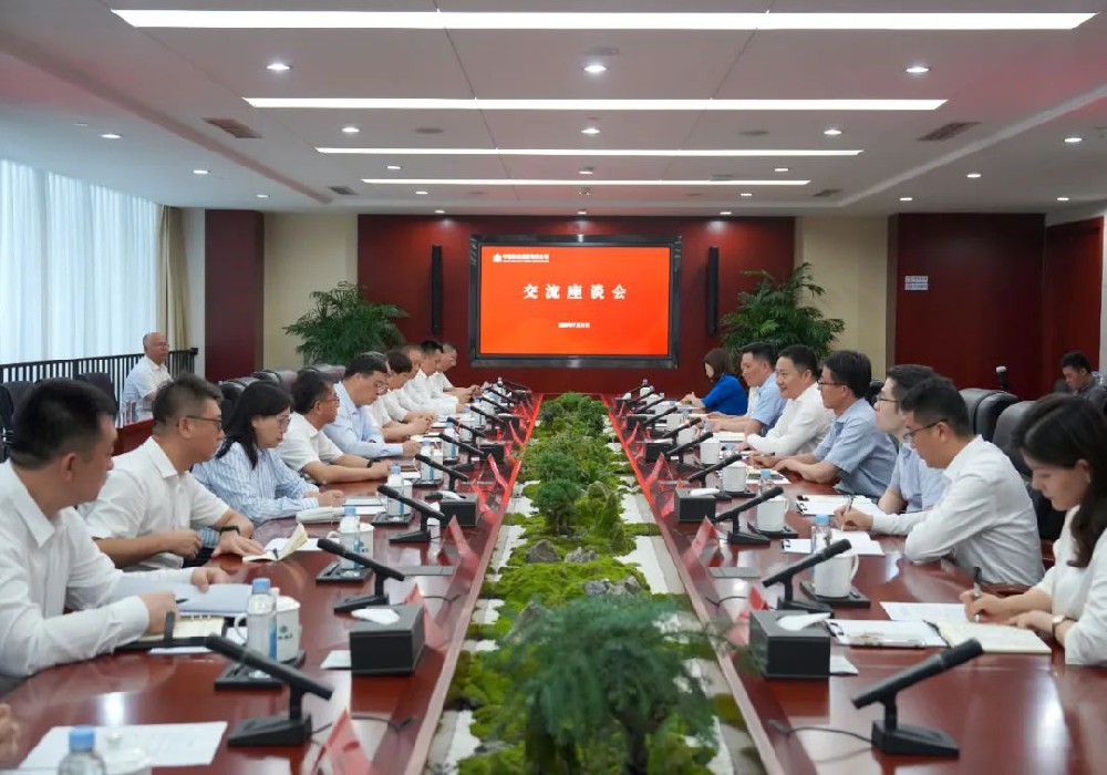 余紅輝與山西省委常委、太原市委書記韋韜座談