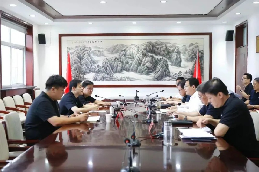 康鶴與河北邯鄲市肥鄉(xiāng)區(qū)委書記劉亞洲、區(qū)長趙鵬飛會談