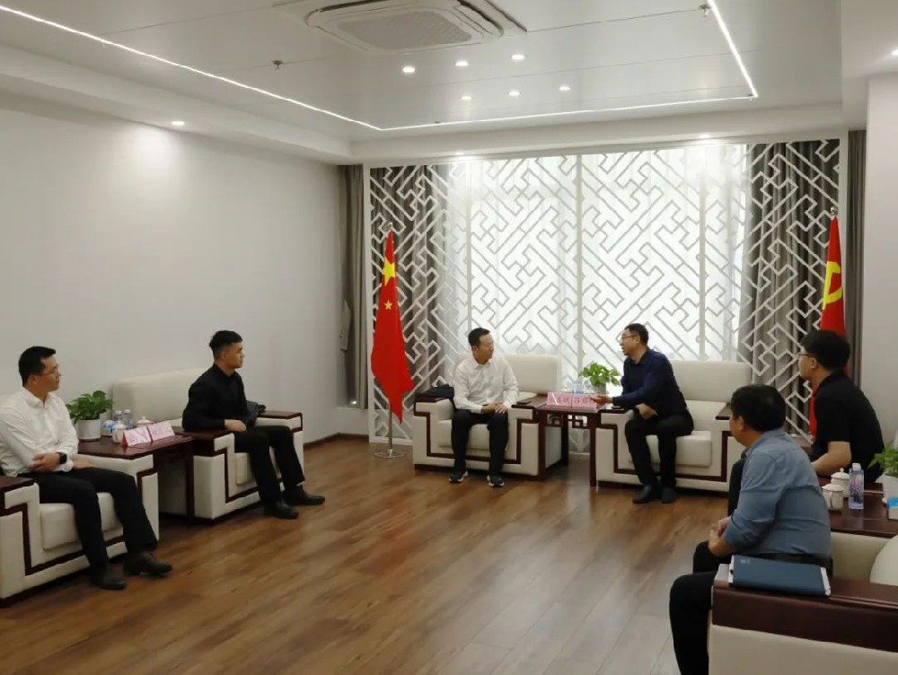 呂錦程與三峽集團(tuán)福建分公司副總經(jīng)理張友斌一行座談交流